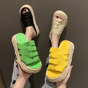 Tofflor 2021 Grön Bröd Kors Flip Flops Kvinnor PlatformForm med sommar Mode Peep Toe Mules Slider Casual Shoes