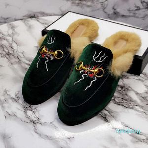 Tasarımcı Moda Kadınlar Hakiki Deriler Terlik Düz Erkekler Katır Ayakkabı Deri Kürk Terlik Metal Zincir Shoees Loafer'lar Açık Terlikler 46 20