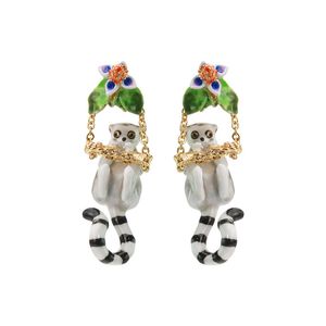 Pierścionki europejskie i amerykańskie Emalia Cute Long-Tailed Monkey Natural Element Stud Pastoral Style Real Gold-plated Ear Jewel