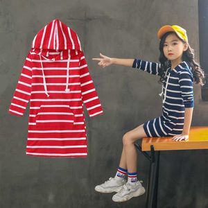 女の子春秋の長袖の縞模様のカジュアルガールドレス2から12年の子供幼児のティーンフード付き服q0716