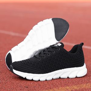 Top High Quality Women's Running Shoes Lightweight Fly Mesh Andningsbar Svart Vit Rosa Sport Trendig Kvinna Casual Sneakers Trainers