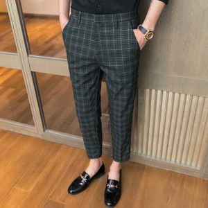 Koreanska klassiska plaid kostym byxor män casual business dress byxor våren manliga streetwear sociala bröllop fotled längdbyxor 210527