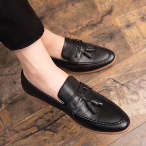 Loafer Sukienka Buty Męski Slip On Jazdy Mokasyny Wygodne Skórzane Buty Dla Mężczyzn Outdoor Fashion Man Casual Club Party