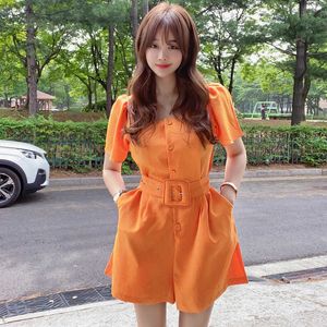 Verão Sólido Verão Playsuit Coreano Mulheres Romper Curto O-Pescoço Botão de Manga Curta Senhoras Sashes Shirts 210529