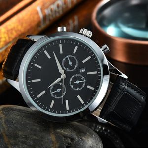 Gli uomini di moda classici guardano il prezzo basso orologi da uomo in vera pelle tre sub-quadranti decorazione orologio da polso al quarzo maschile business design sport casual Relogio Masculino