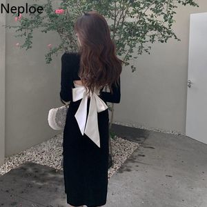 Dorywczo Dresses Neploe Vintage dla Kobiet Velvet Blackrobe 2022 Vestidos de Mujer Chic Hollow Out Bow Square Collar Slim Fit Maxi Dress