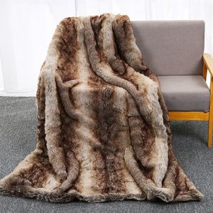 ストライプのフェイクの毛皮の毛布アクリルの寝室のリビングルームNapホームテキスタイルソフト快適な携帯用耐久丸い毛布
