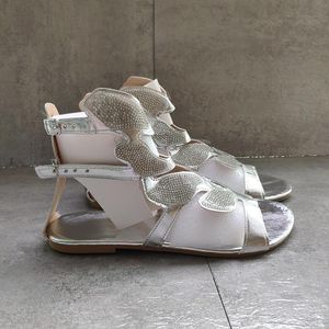 Designer kvinnor sko mode kristall öppna tå ankel sandaler svart rhinestone low heel flat tofflor sommar fjäril wedge lägenheter bekväm dragkedja sandal 006