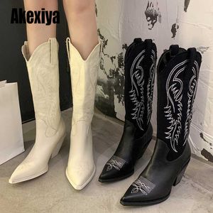 Kobiety Kowbojskie Buty Szpiczaste Kobiety Buty Damskie Tłoczenie PU Skórzane Buty Kolean-Wysokie buty Chunky Kliny Buty U694 210911