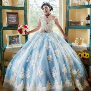 Ljus himmel blå 2022 quinceanera klänningar med sash blommig appliqued pärlstav prinsessa boll klänning prom party bär söt 16 klänning vestidos maskerad klänning