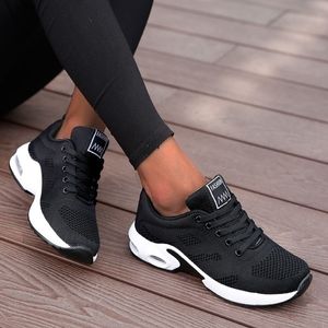 Women's outdoor casual shoes. light, with walking platform, black