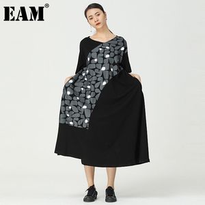 [EAM] Frauen Schwarz Patchwork Blumenmuster Große Größe Langes Kleid V-ausschnitt Kurzarm Lose Mode Sommer 1DD6710 210512