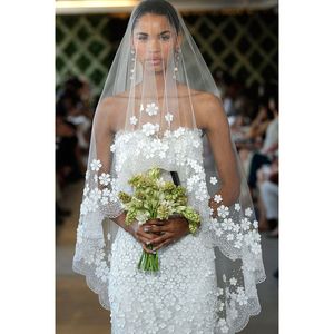 Nieuwe bruiloft accessoires wit ivoor mode sluier lint rand korte twee laag bruids sluiers met kam hoge kwaliteitCCW008