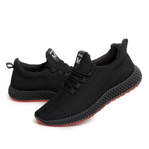 Toppkvalitet 2021 Sport Av Mens Kvinnor Running Skor Triple Black Red Outdoor Andningsbara Löpare Sneakers Storlek 39-44 Wy06-20261