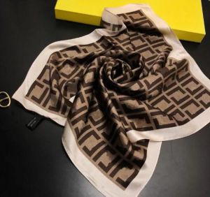 Top designer donna Sciarpa di seta Lettera di moda Fascia per capelli Sciarpa piccola di marca Accessori per foulard variabile Regalo di attività