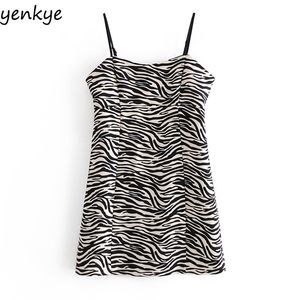 Sommar Vintage Kvinnor Sexig Ärmlös Bodycon Mini Fashion Lady Night Out Party Animal Print Slingdress Vestido 210514