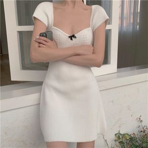 ファッションニットスクエアカラーウエストスリミングドレス女性夏ホワイトAラインスカートフレンチスタイル210520