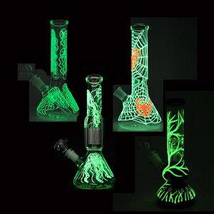 Glow In The Dark Glass Bong Narguilés Différents Styles Huile Dab Rigs Beaker Bongs Tuyaux D'eau Claires Avec Bol En Verre De 18mm Tige Diffusée