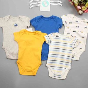 Venda de folga 5 pçs / lote aleatório de manga curta colete unisex bebê menina roupas de algodão 0-12m nascido menino macacão dos desenhos animados 210816