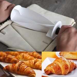 Bakeware Croissant Bread Cutting Knife Plastic Croissant Maker Rolling Cutter Baking Kitchen Accessories Bakery Tools