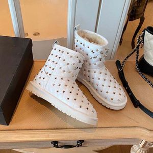 Ladies designer boots luxury snow boots women fashion soft leather casual winter warm and comfortable convenient with box 35-40
