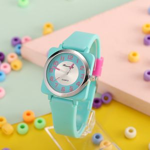 Sevimli Klasik Şeker Kare Disign Saatler Çocuk Kol Çizgi Film Silikon Kuvars Saat Renkli Hediye Çocuk Öğrenci Spor Saat Kızlar için Reloj Montre