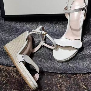 Mode Kvinnor Sandaler Skor Högklackat Rem Med Studs Läder Spetsade Toes Pumpar Dress