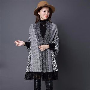 Longa manga Moda padrão listrado Cardigan Sweater Cape Fêmea Hem Tassel Decoração Estilo Étnico Poncho Mulheres Primavera 210427