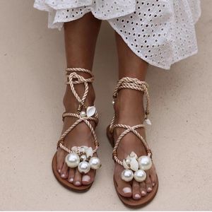 Moda Yaz Kadınlar Çapraz Lace Up Sandalet Ile Inci Flip Flop Flats Plaj Parti Elbiseler Ayakkabı Roma Daire