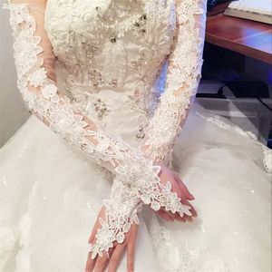 ブライダルグローブホローレースの結婚式グローブ伸びたブライダルグローブ赤い白い象牙の指のない長いアクセサリー