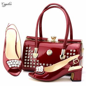 Vestito Scarpe in arrivo Vino African Lady Sandalo con tacco alto e borsa a mano per feste T8102 Altezza 6 cm