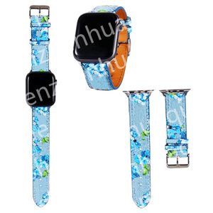 Designer oficial Apple Watch Band Pulseira de relógio de couro para Apple Watch Series 9 3 4 5 SE 6 7 38mm 40mm 41mm 49mm 42MM 44mm 45MM Bandas Azul Impressão Flores Listras Pulseira