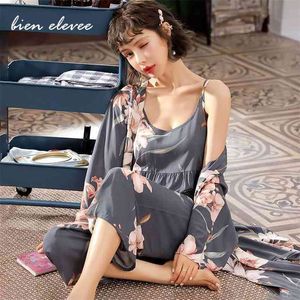 女性のパジャマはセクシーな寝室の花のプリントローブセット春の秋の日時3piecesナイトウェアスーツLoungewear Pajamas 210809