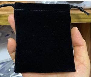 Verpackungsmaterial Samtbeutel 12x9cm schwarzes Etui für Accessoires Ohrringe guter Aufdruck