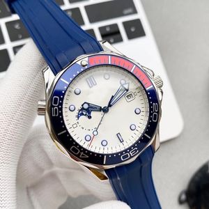 Wysokiej jakości Automatyczny ruch Watch Mężczyźni Pełna Fukcjonowana Biała Dial Glass Glass Guma Back Free Shiping