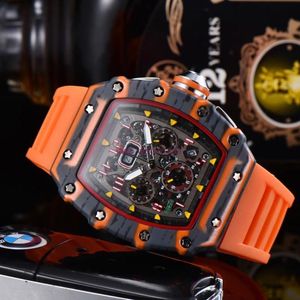 2021 Top Sale Mens Watch Camouflage Case Högkvalitativ Quartz Movement Watch All Pointer Work Chronograph Mäns Titta Vattentät Stopwatch