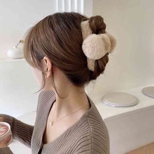 Hair Accessories Soft Cute Ball ~ Elegant and Lovely Plush pin Large Dish Catch Clip at the Back of Head Female Autumn Winter Net Red Shark