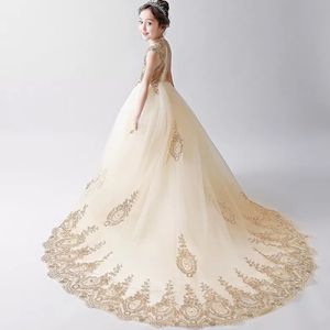 2021 Billiga Blush Gold Flower Girls Klänningar Långärmade För Bröllop Lace Appliques Boll Gown Födelsedag Girl Communion Pageant Gowns