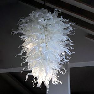 Lâmpada moderna lustre de lã de escada para sala de estar duplex Limpar lâmpadas pingente de vidro de leite branco Europa restaurante loft lâmpadas espirais 32 por 48 polegadas