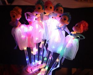 Light Up Wand Sticks LED Glödande Princess Doll Magic Wands With Dress Toy For Kids Pretend Play Prop Batterier inkluderade rosa blå lila