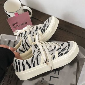 2021 Nova Zebra padrão estrela tênis de lona de moda feminina sapatos C0410