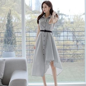 夏の韓国のオフィスの女性のドレス女性のエレガントなOlターンダウンカラー不規則なノースリーブスリムブルーストライプミディドレス210514