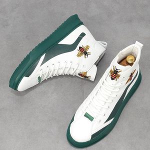 Novos sapatos masculinos de designer de luxo verde Loafer acessórios de marca de cano alto para homens Sapato macio Zapatos Hombre A6