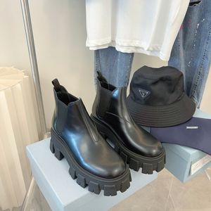 Monolith poliertes Leder-Knöchel-Chelsea-Stiefel mit Plateau, Keilabsatz, Slip-On, runde Zehenpartie, Blockabsatz, flache Stiefeletten, halb klobiger Stiefel, Luxusdesigner für Damen-Fabrikschuhe