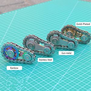 Fidget Spinner Brinquedos Crockets Flywheel Fingertip Gyro Cadeia De Bicicleta Brinquedo Chave Chave Dedo Chaveiro Metal Engrenagens Sensoriais Com Armazenamento Zipper Caixa 4 Cores