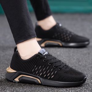 Top Quality 2021 Arrivo Uomo Donna Sport Scarpe da corsa Moda Nero Bianco Traspirante Runner Outdoor Sneakers TAGLIA 39-44 WY10-1703