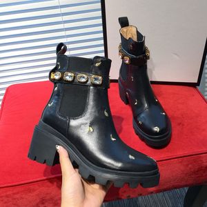 Damskie buty zimowe kostki Luksusowe Damskie Designer Buty Kobiety Desert Boot Haft Leathers Obcasy Botki z oryginalnym pudełkiem