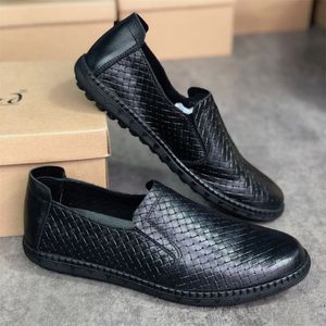 Högkvalitativ designer mens klänning skor lyxiga loafers kör äkta läder italienska glid på svart avslappnad sko andas med låda 033