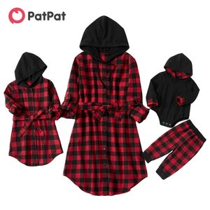 Ankunft Herbst und Frühling Mommy Me passende karierte Kapuzen-Trenchcoats Kinderbekleidung 210528