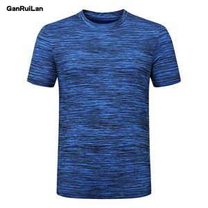 Styl Mężczyźni Koszulki Trójniki Letnie Sporty Running Top Tees Odzież męska Krótki Rękaw Dorywczo O Neck Cotton Fitness Tshirt B0334 210518